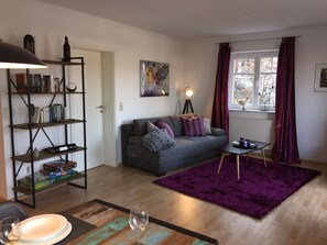 Lägenhet Design - 1 sovrum - terrass | Vardagsrum | 40-tums platt-tv med satellitkanaler, tv och dvd-spelare