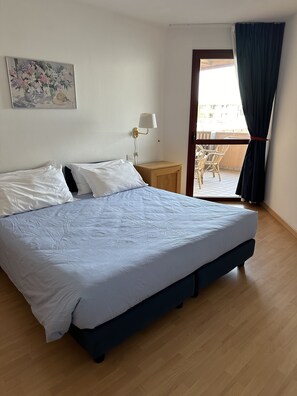 Classic Suite | Premium bedding, in-room safe, iron/ironing board, bed sheets - Nauthotel Porto San Vito (Grado)