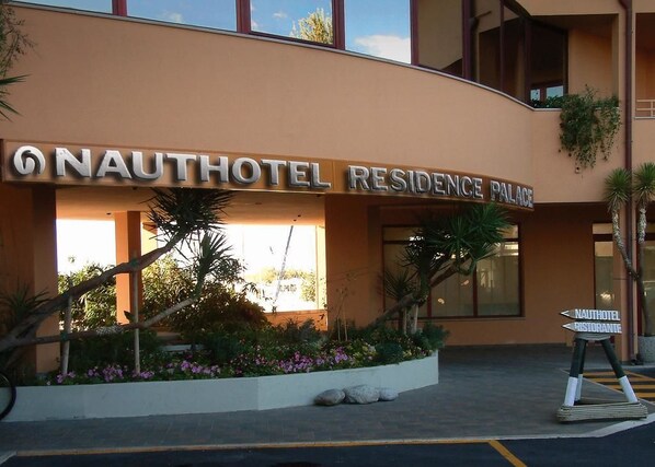 Front of property - Nauthotel Porto San Vito (Grado)