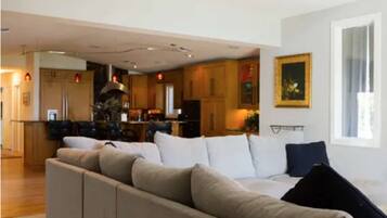 Condo (Southwind 6) | Living room | TV