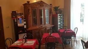 Free daily continental breakfast - Garden Suite (Genoa)
