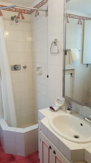 Executive Double Room Single Use, 1 Bedroom | Bathroom | Free toiletries, hair dryer, bathrobes, slippers
