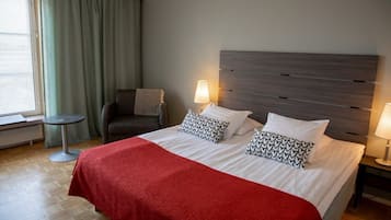 Äänieristys, silitysrauta/-lauta, ilmainen Wi-Fi, vuodevaatteet