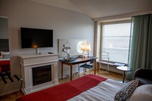 Comfort Double Room | Soundproofing, iron/ironing board, free WiFi, bed sheets