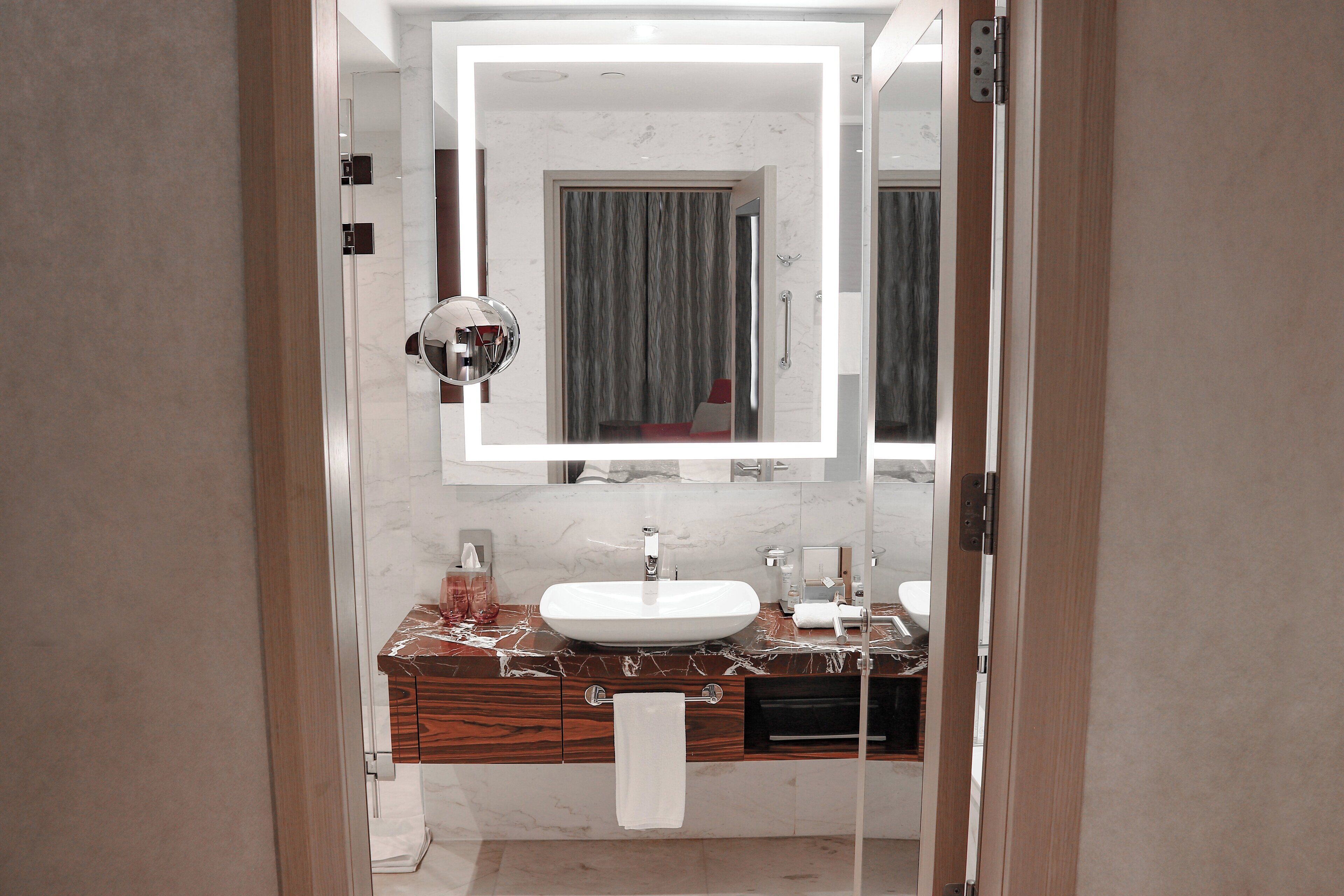 Chậu rửa trong phòng tắm