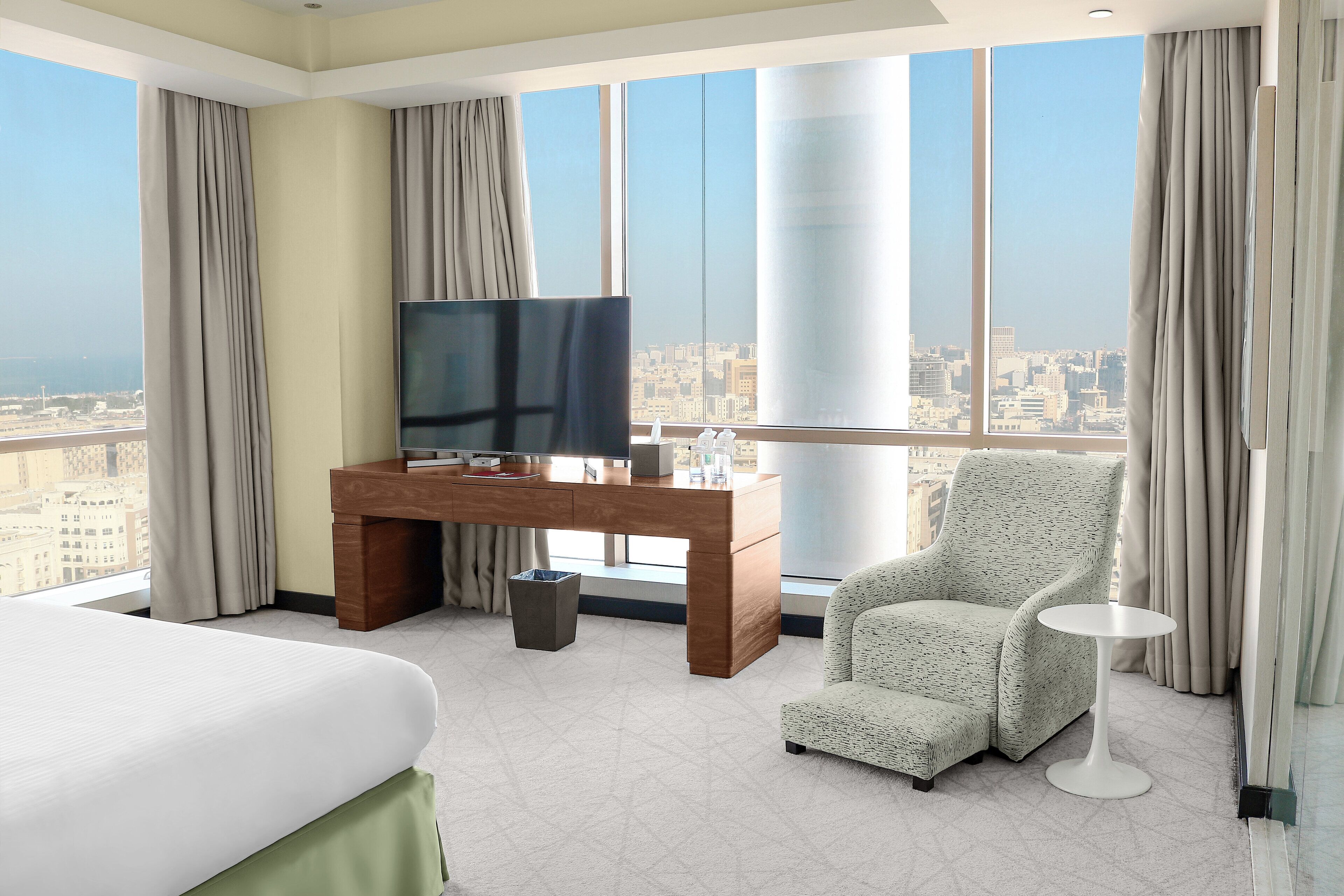 presidential suite, multiple beds | minibar, in-room safe, desk, iron/ironing board
