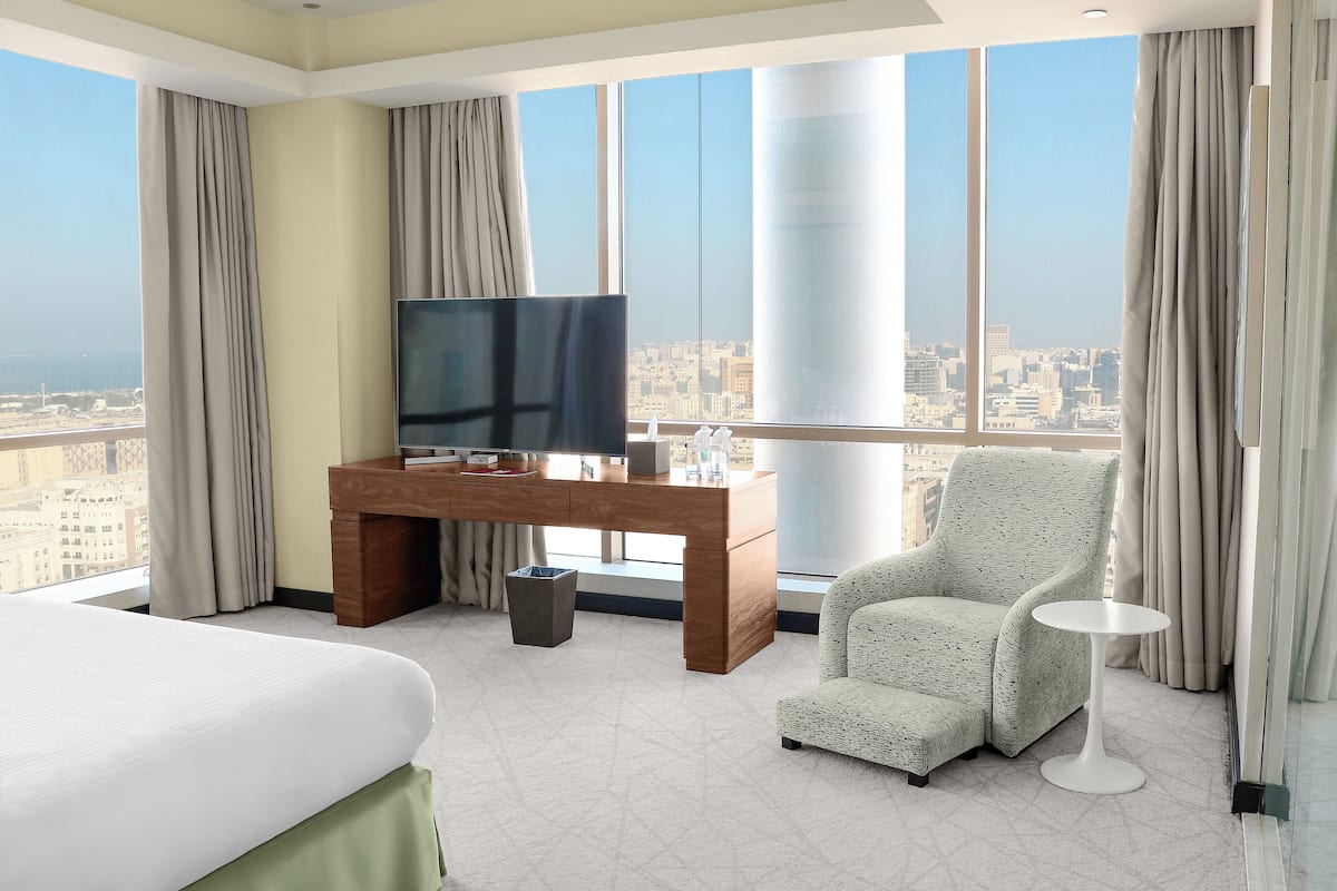 presidential suite, multiple beds | minibar, in-room safe, desk, iron/ironing board