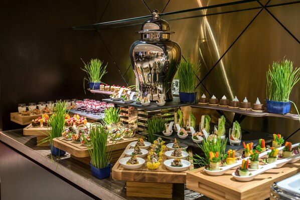 Daily buffet breakfast (QAR 99 per person) - Millennium Plaza Doha (Doha)