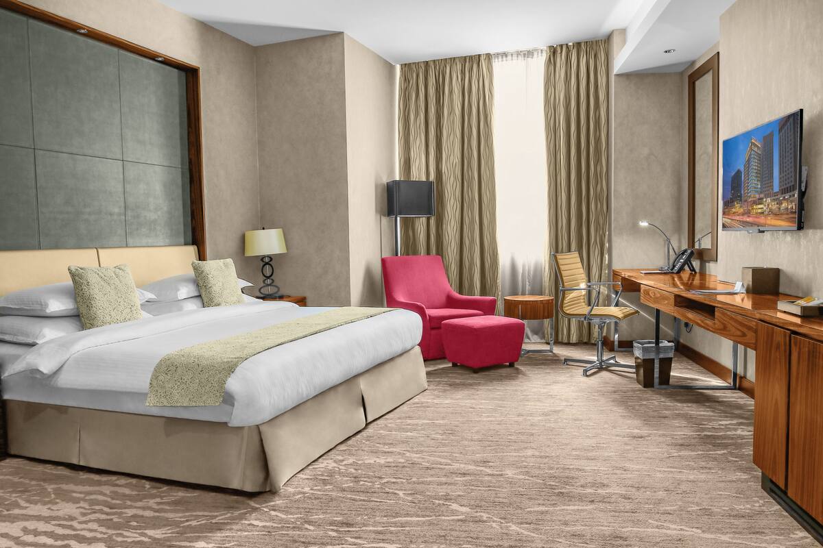 Room, 1 Katil Raja (King) | Bar mini, peti besi dalam bilik, meja, seterika/papan seterika