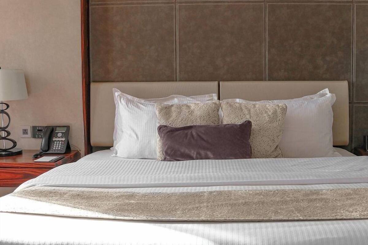 Minibar, in-room safe, desk, iron/ironing board (on request)