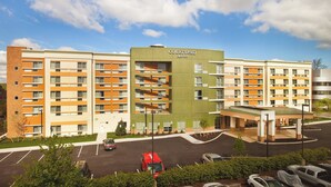 A Courtyard Marriott hotel with multiple floors, a parking lot, and a covered entrance.