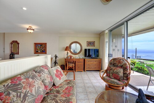 Pikake #a6 2 Bedroom Condo by RedAwning