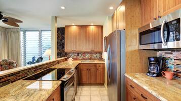Condo, 2 Bedrooms | Private kitchen | Fridge, microwave, oven, coffee/tea maker