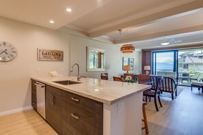 コンドミニアム 3 ベッドルーム | 専用キッチン | 冷蔵庫、電子レンジ、オーブン、コーヒー / ティーメーカー