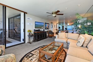 Condo, 1 habitación | Área de sala de estar | Reproductor de DVD 