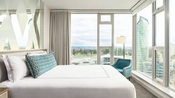 Room, 1 King Bed, Non Smoking, Corner | In-room safe, desk, laptop workspace, blackout drapes