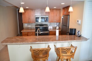 Private kitchen - Mahana Resort #612 Studio Bedroom Condo by RedAwning (Lahaina)