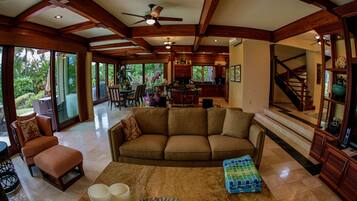 House, 3 Bedrooms | Living area | DVD player