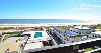 Fountainhead 702 by RedAwning