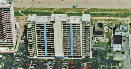 Fountainhead 702 by RedAwning