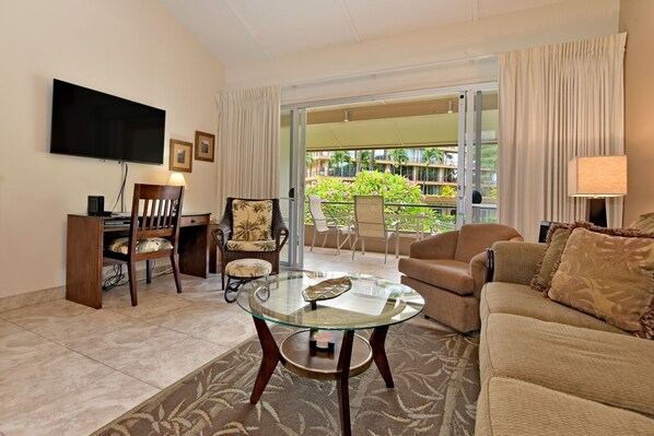 Living room - Maui Kaanapali S #b233 1 Bedroom Condo by RedAwning (Lahaina)
