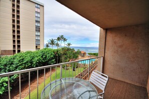 Terrace/patio - Royal Kahana #319 Studio Bedroom Condo by RedAwning (Lahaina)