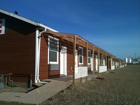 Exterior. Bear's Den Lodge
