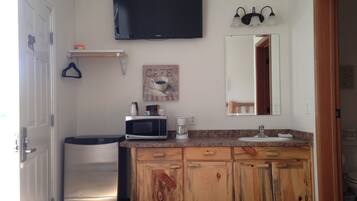 Deluxe dubbelrum - 2 queensize-sängar | Skrivbord, gratis wi-fi och sängkläder