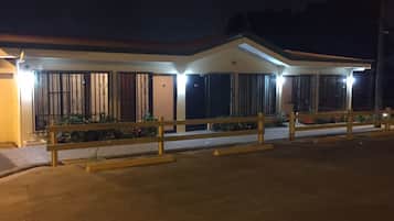 Departamento familiar, con acceso para personas discapacitadas, cocina | Caja de seguridad en la habitación, escritorio y insonorización