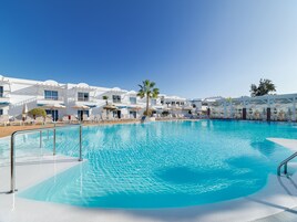2 outdoor pools, open 10:00 AM to 6:00 PM, pool umbrellas, pool loungers