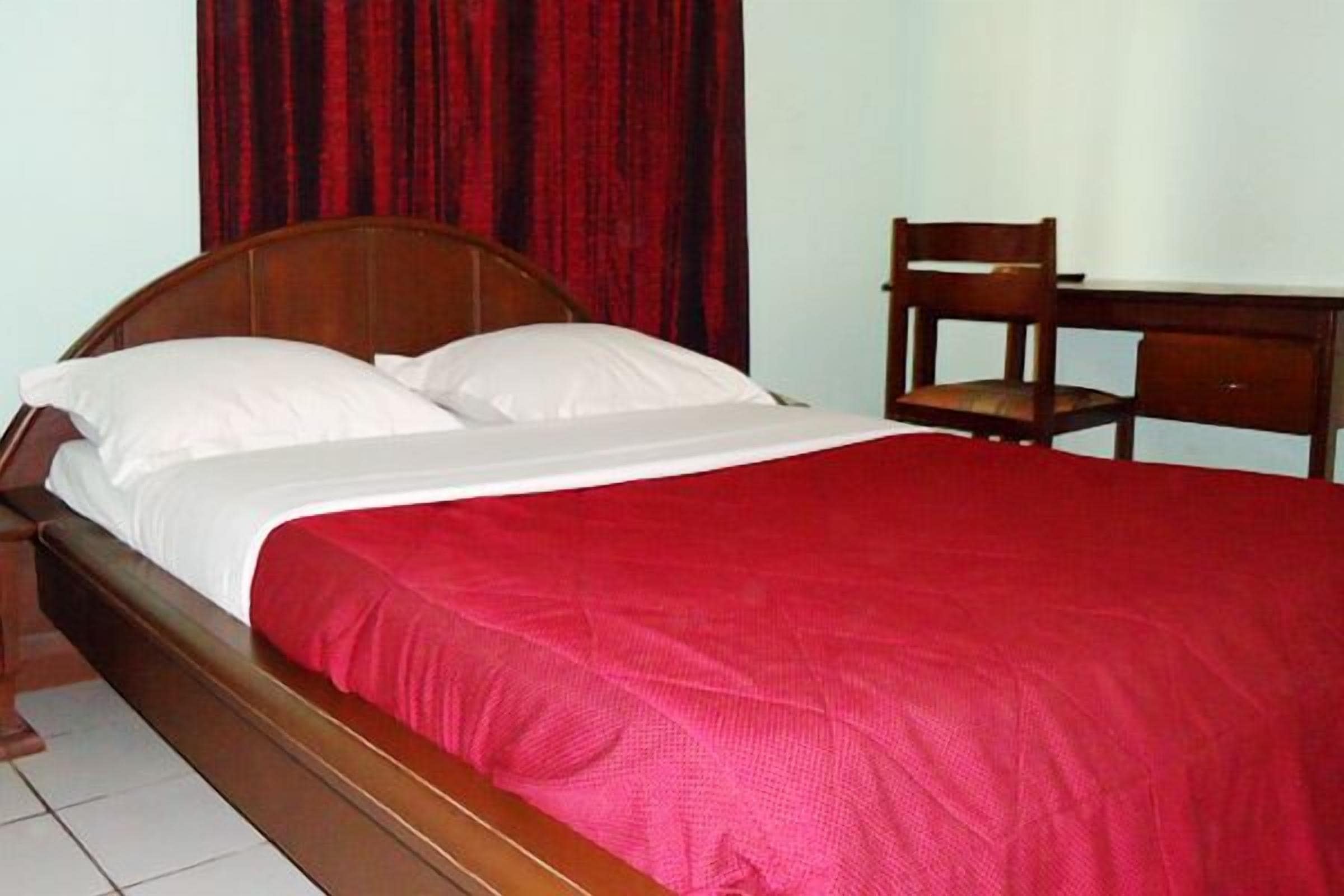 Standard Double Room | Desk, iron/ironing board, free WiFi