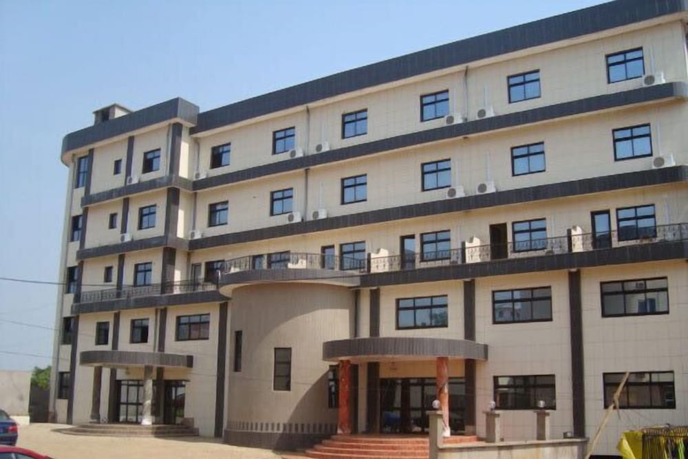 Hotel Girafe image