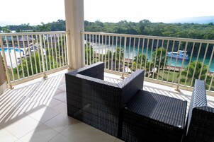 Apartamento luxo, 3 quartos, varanda, vista para o jardim | Sacada