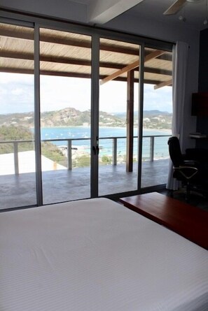 Premium bedding, in-room safe, desk, free WiFi