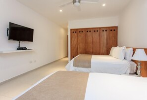 Departamento, varias camas, vista a la ciudad (MAGIC, 3 Bedroom PH & Private Pool) | 3 habitaciones y caja de seguridad en la habitación 