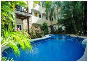 Lejlighed - flere senge - byudsigt (MAGIC, 3 Bedroom PH & Private Pool) | Pool | Indendørs pool