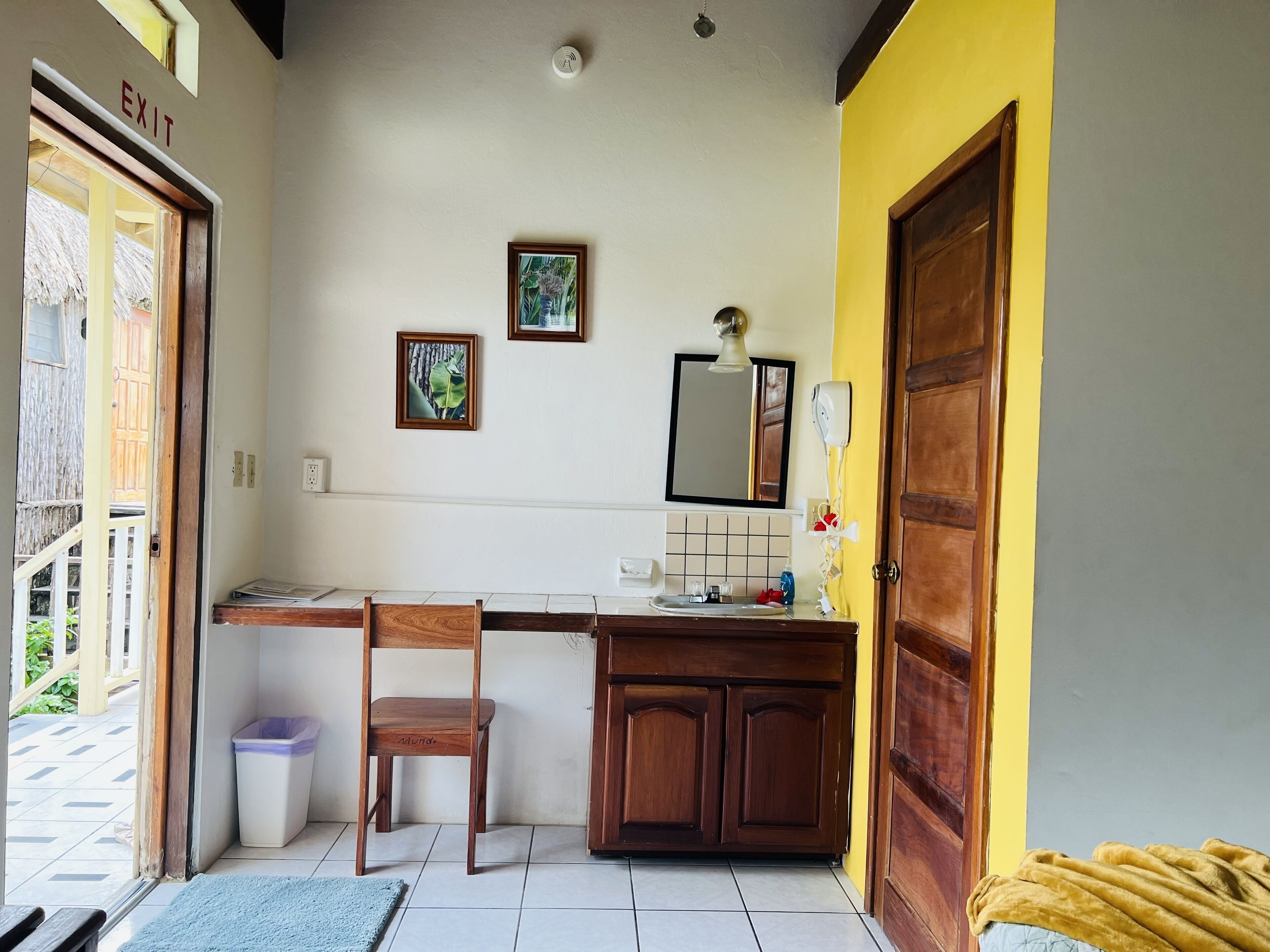 casa blanca #4 | individually furnished, free wifi, bed sheets