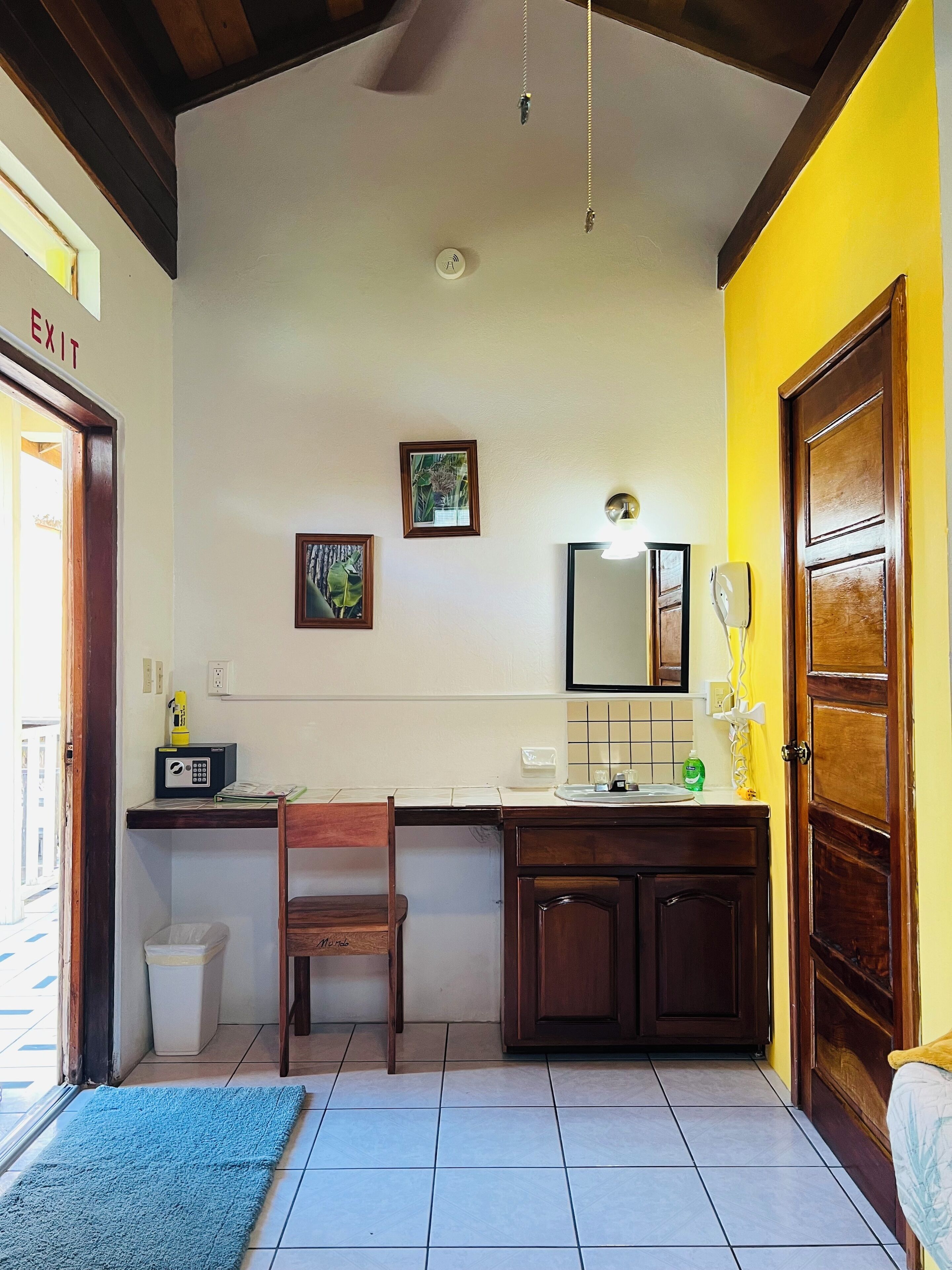 casa blanca #4 | individually furnished, free wifi, bed sheets