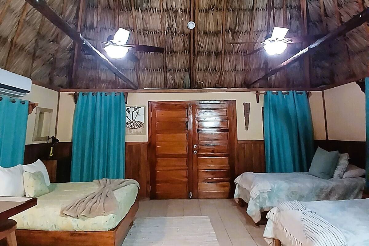 مكواة/لوح كي وواي فاي مجانًا وطراز فريد لكل وحدة وملاءات أسرّة
