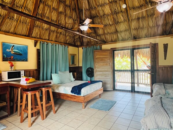 Grande Terrace #12 | طراز فريد لكل وحدة وواي فاي مجانًا وملاءات أسرّة