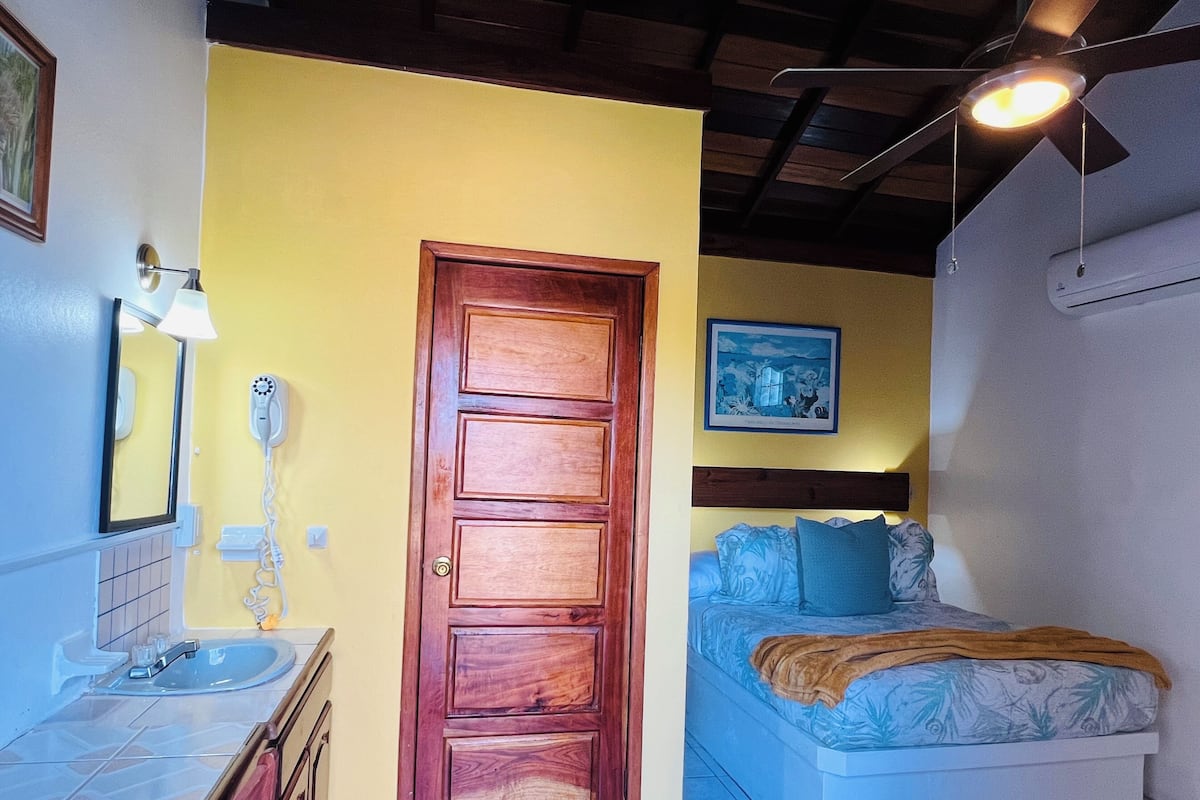 Casa Blanca #4 | Muebles diferentes, wifi gratis y ropa de cama