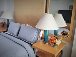 Standard Room, 1 Queen Bed (Newfork Deluxe Queen) | Premium bedding, down comforters, Select Comfort beds