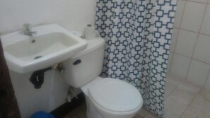 Standard Double Room Single Use, 1 Bedroom | Bathroom | Shower, towels