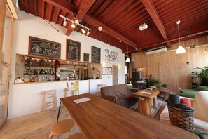 In-room safe, free WiFi, bed sheets - fan ABURATSU Sports Bar & Hostel (Nichinan)