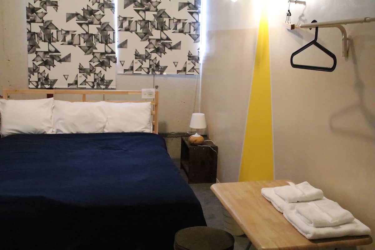 Economy-Doppelzimmer, 1 Queen-Bett, Nichtraucher, Gemeinschaftsbad