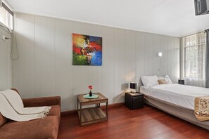 Comfort Double Room, 1 Queen Bed | Individually furnished, laptop workspace, iron/ironing board - Gazebo Motor Inn (Strathmerton)