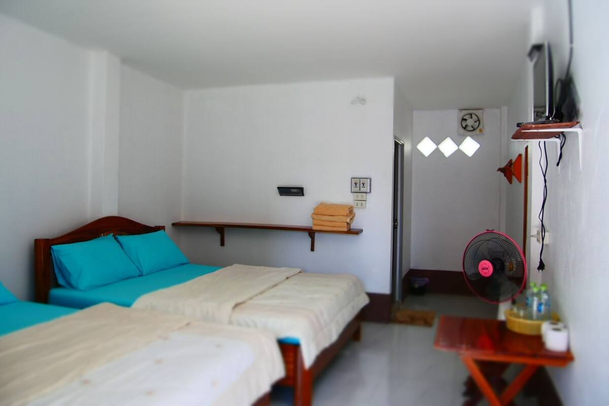 Bungalow with 2 Beds | Bed sheets