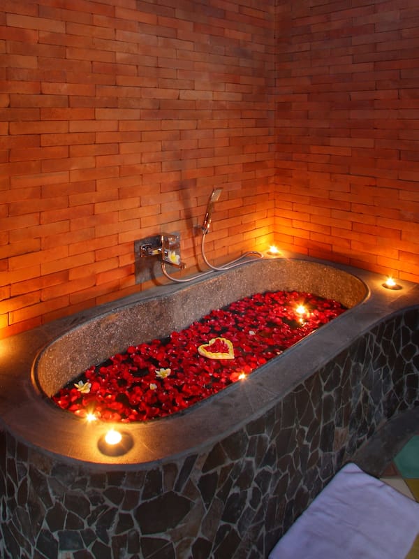 Panoramic Suite (Ricefield view) | Bathroom | Separate tub and shower, free toiletries, hair dryer, bathrobes
