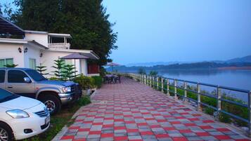 المنشأة من الخارج