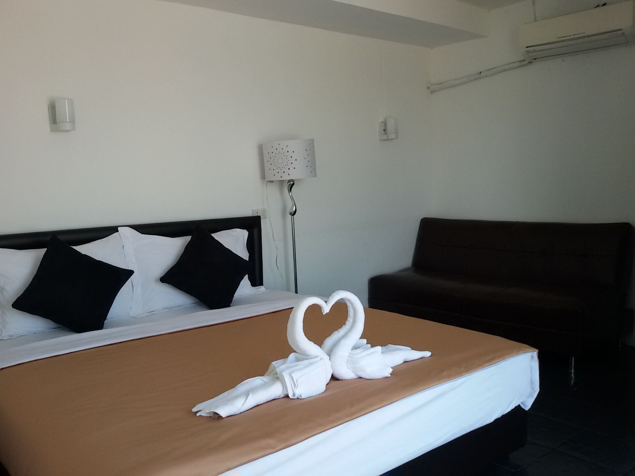 Standard Double Room (Poon Nguen) | Free WiFi, bed sheets